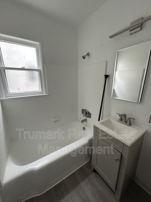 106 E Randolph St - Photo 5 of 6