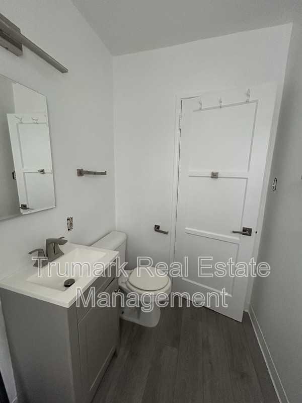 106 E Randolph St - Photo 6 of 6