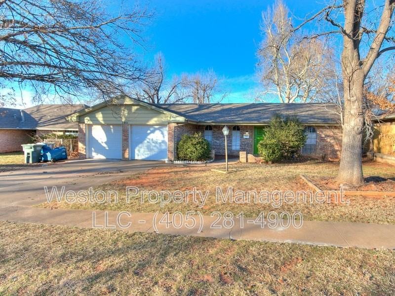 1011 Crown Dr - Photo 4 of 34