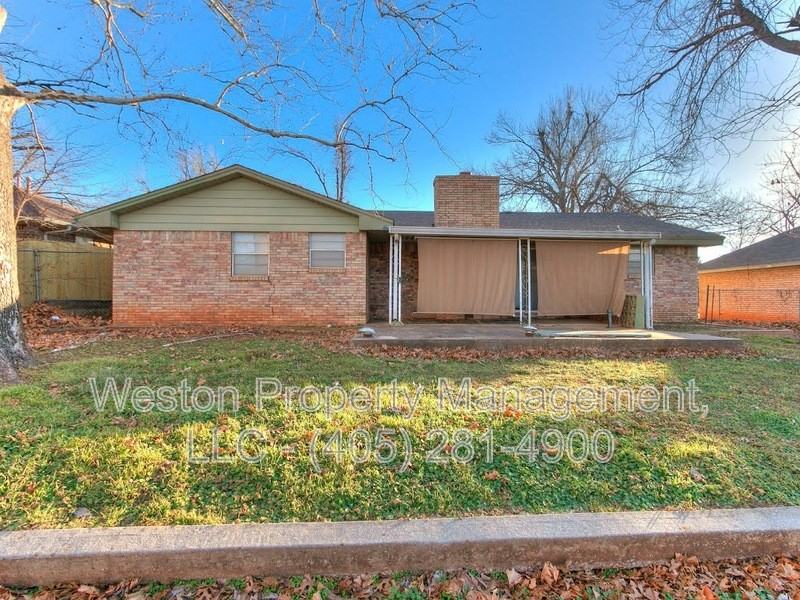 1011 Crown Dr - Photo 5 of 34