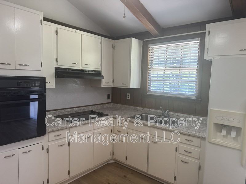 3004 Lytle Dr - Photo 3 of 20