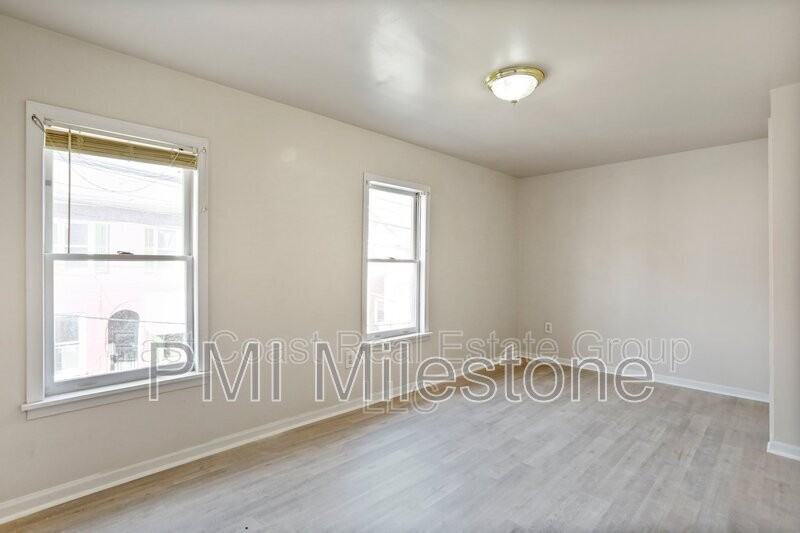 118 S Locust St - Photo 2 of 23
