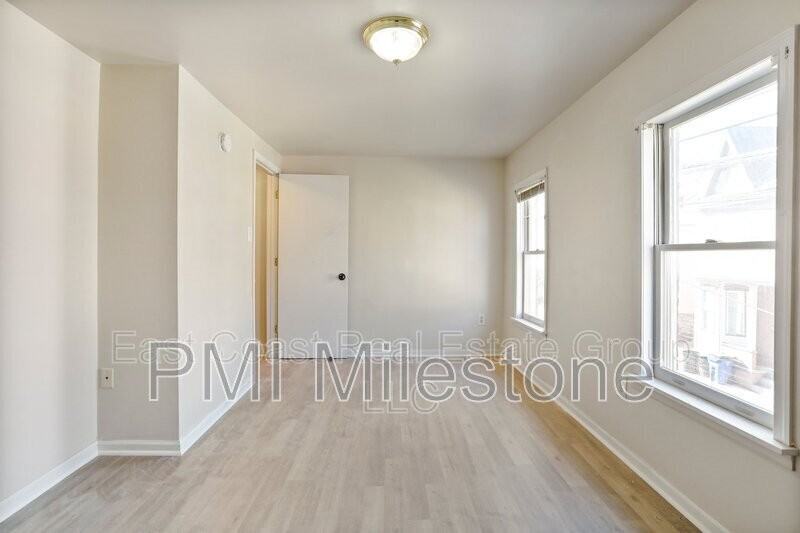 118 S Locust St - Photo 4 of 23