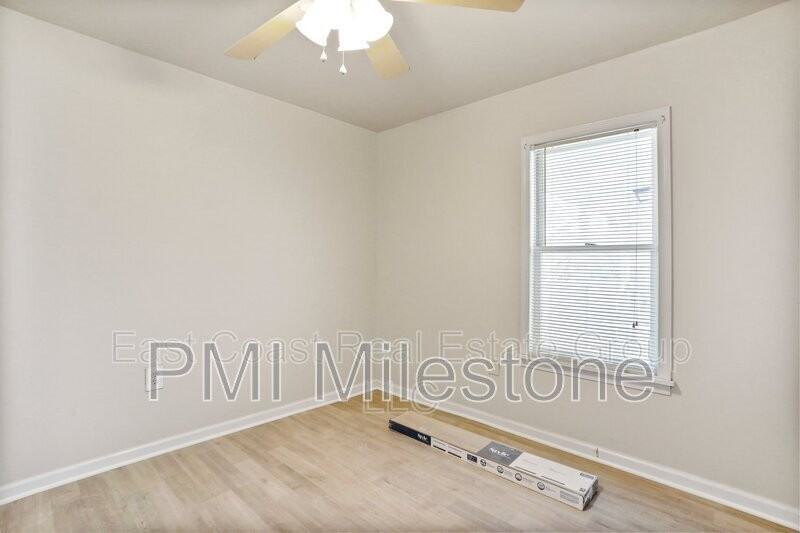 118 S Locust St - Photo 5 of 23