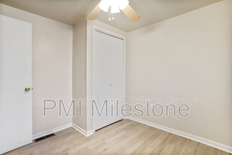 118 S Locust St - Photo 7 of 23