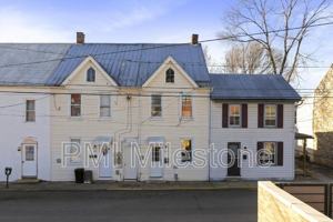 featured image of 218 N College St