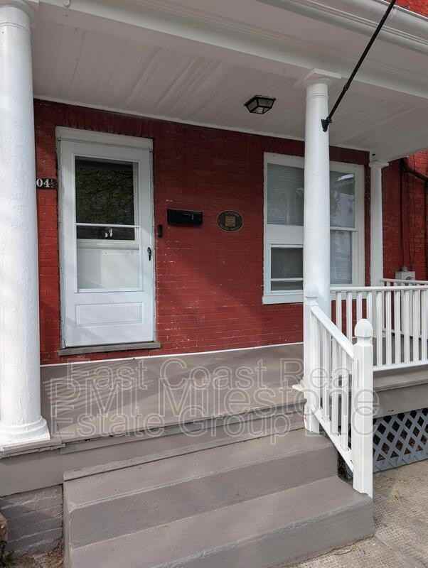 304 1/2 W Martin St - Photo 2 of 38