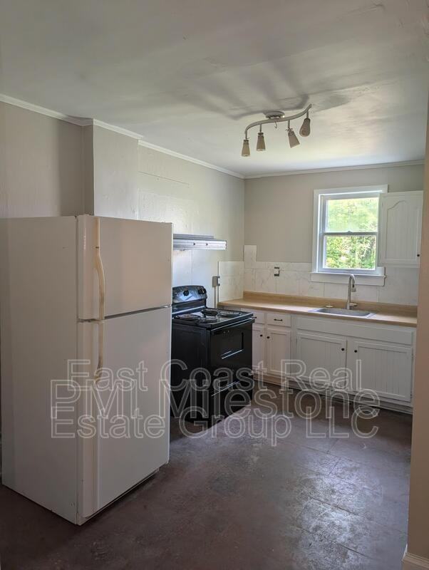 304 1/2 W Martin St - Photo 4 of 38