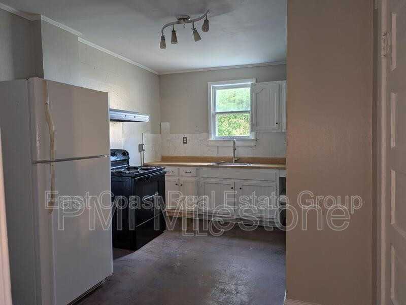 304 1/2 W Martin St - Photo 5 of 38