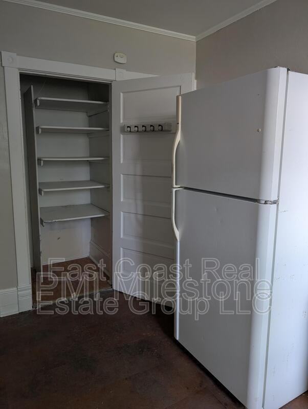 304 1/2 W Martin St - Photo 6 of 38