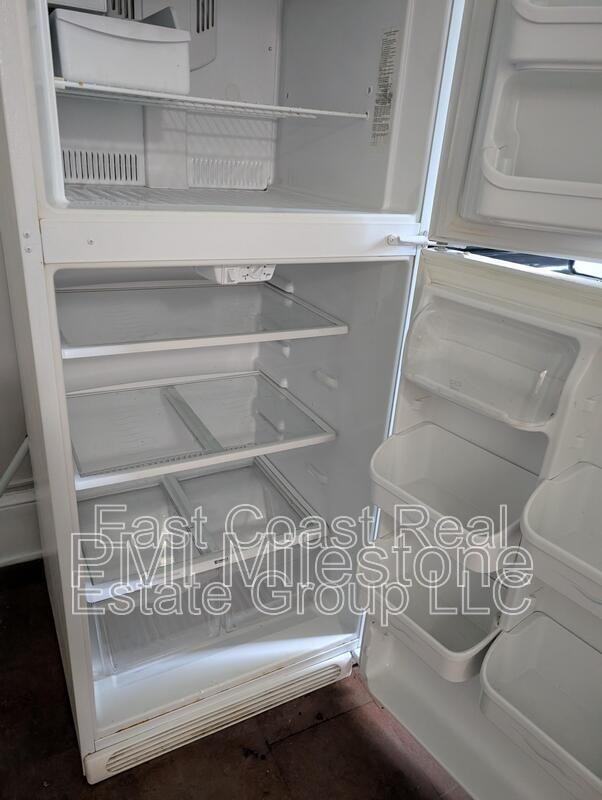 304 1/2 W Martin St - Photo 7 of 38
