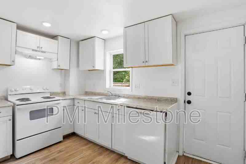 316 N High St - Photo 4 of 30