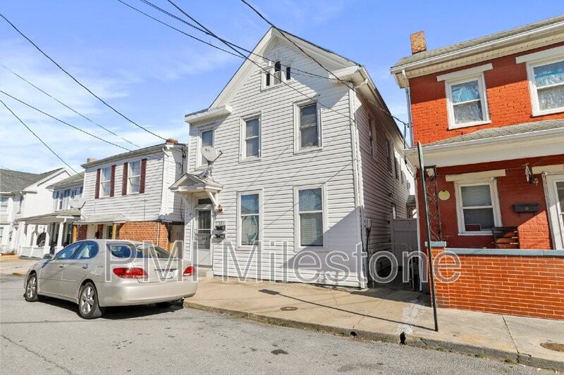 721 2nd St #A - Photo 2 of 39