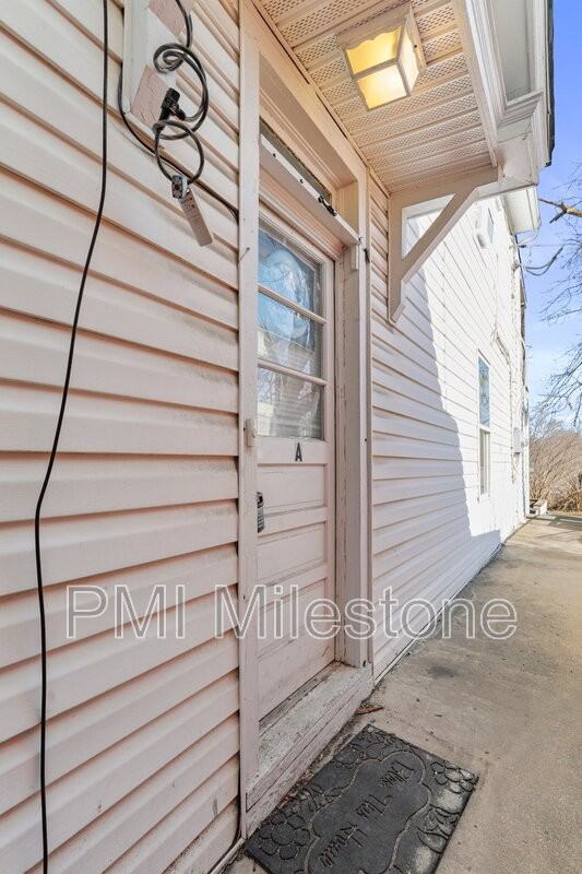 721 2nd St #A - Photo 5 of 39