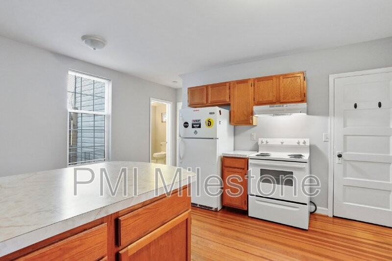721 2nd St #A - Photo 6 of 39