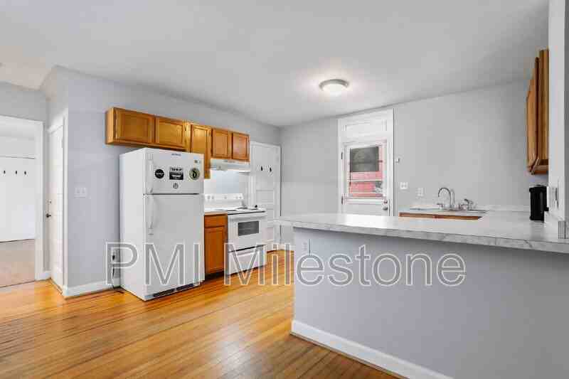 721 2nd St #A - Photo 7 of 39