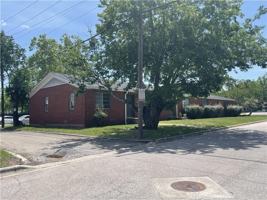 featured image of 302 N 9th St