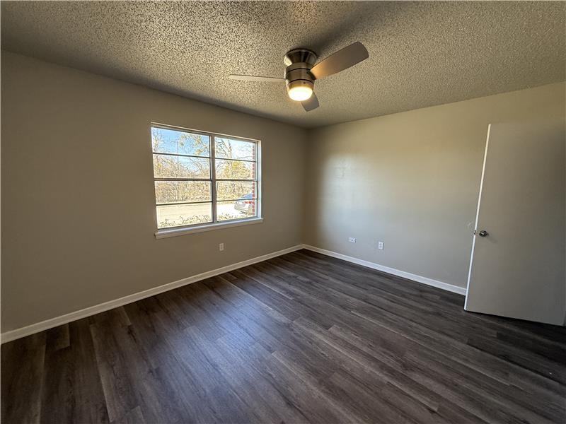 302 N 9th St - Photo 6 of 13