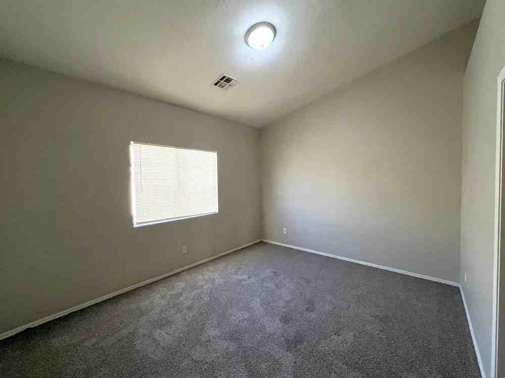 5347 W Hilton Ave - Photo 6 of 10