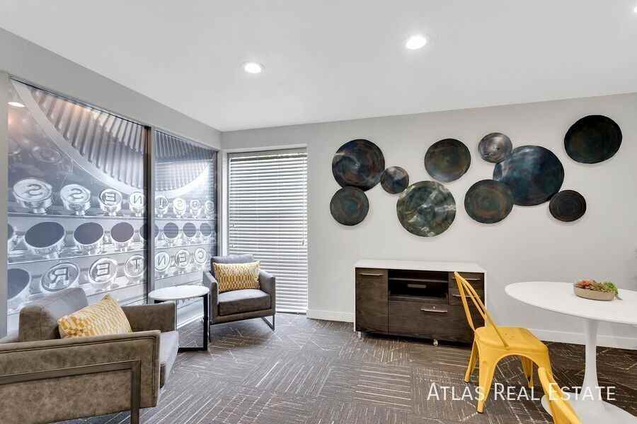 180 Flats - Photo 4 of 14