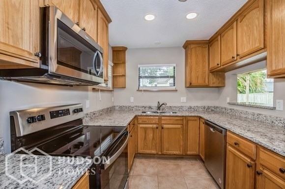 1028 Burnett St - Photo 6 of 20