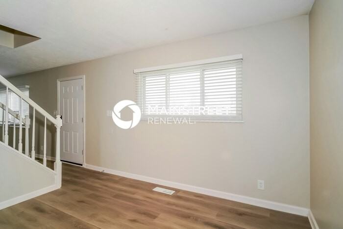 1290 Tanglewood Dr - Photo 4 of 17