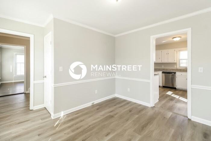 7081 Avenbury Cir - Photo 3 of 17