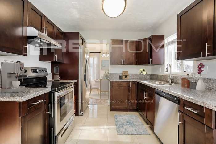 10855 Sw 152nd Ter - Photo 3 of 19