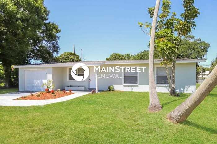 1286 Hollywood Dr - Photo 2 of 16