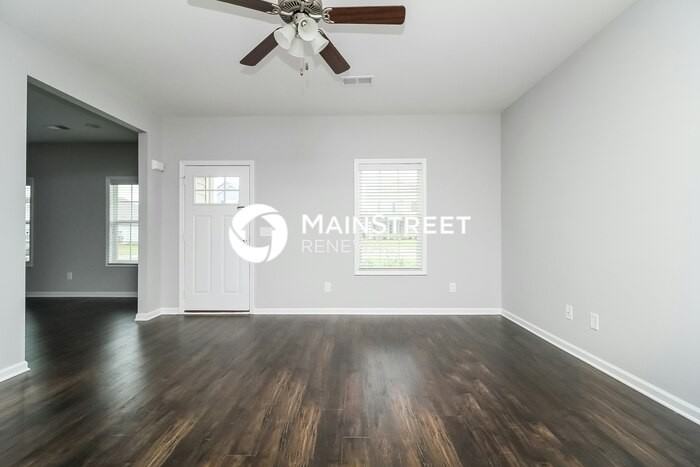 705 Mitscher Dr - Photo 4 of 17