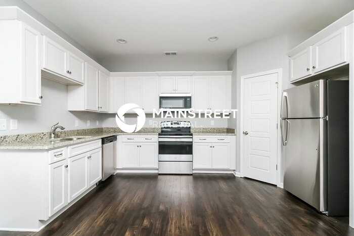 705 Mitscher Dr - Photo 7 of 17