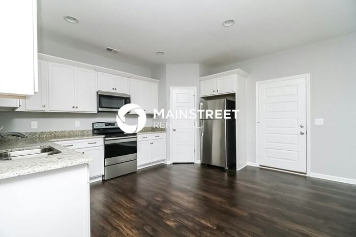 705 Mitscher Dr - Photo 6 of 17