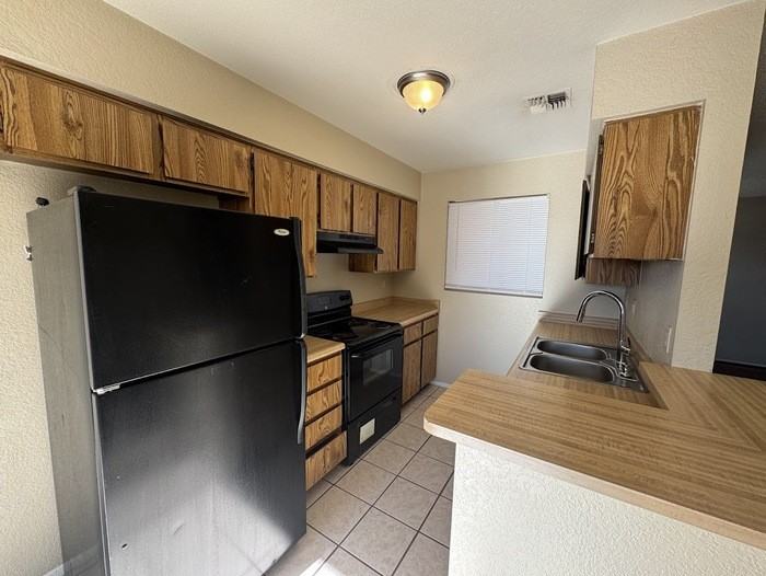 311 W Pontiac Dr - Photo 2 of 15