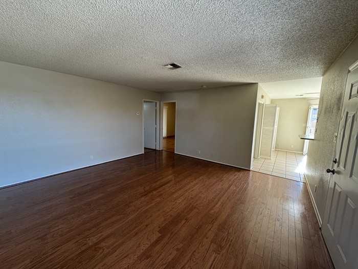 311 W Pontiac Dr - Photo 3 of 15
