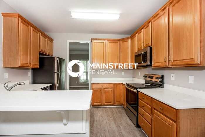 2304 Coneflower Dr - Photo 4 of 17
