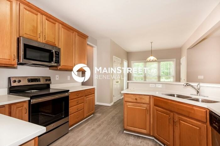 2304 Coneflower Dr - Photo 5 of 17