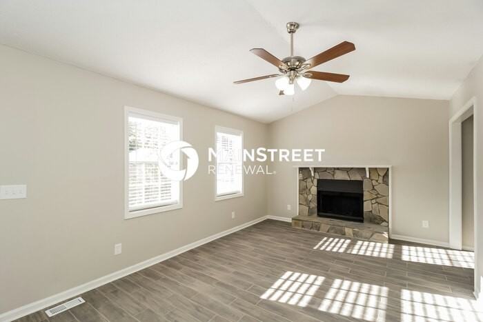4969 Hampstead Ln - Photo 4 of 22