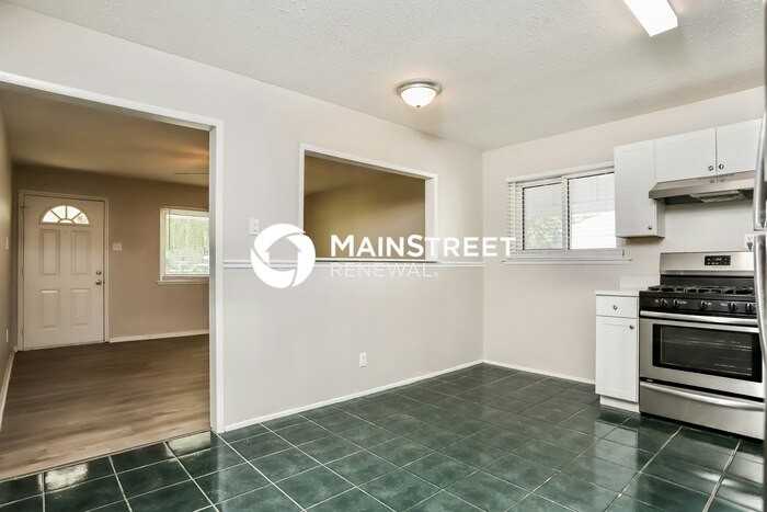 685 Lexington Park - Photo 6 of 16