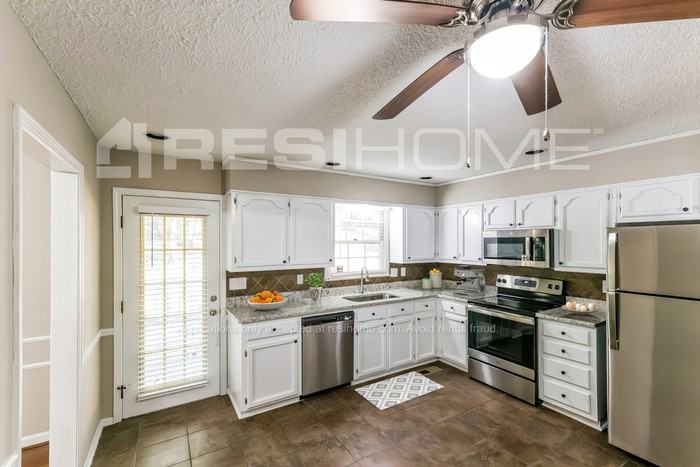 1028 Independence Ct - Photo 3 of 20