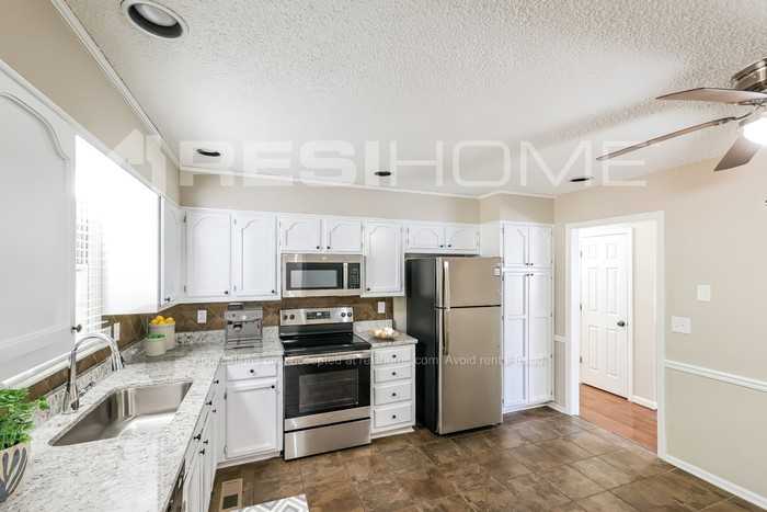 1028 Independence Ct - Photo 4 of 20