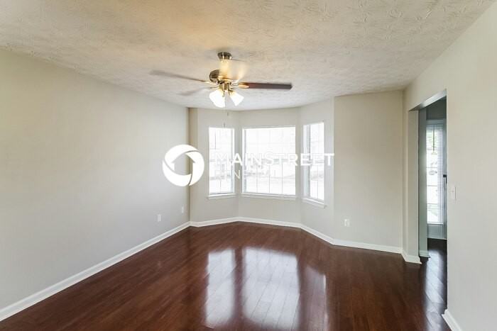 3057 N Oak Ct - Photo 4 of 17