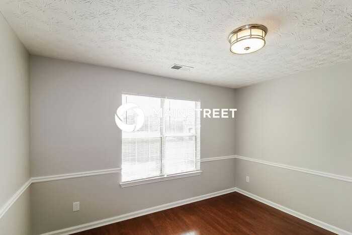 3057 N Oak Ct - Photo 5 of 17