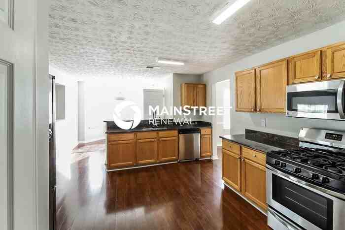 3057 N Oak Ct - Photo 7 of 17