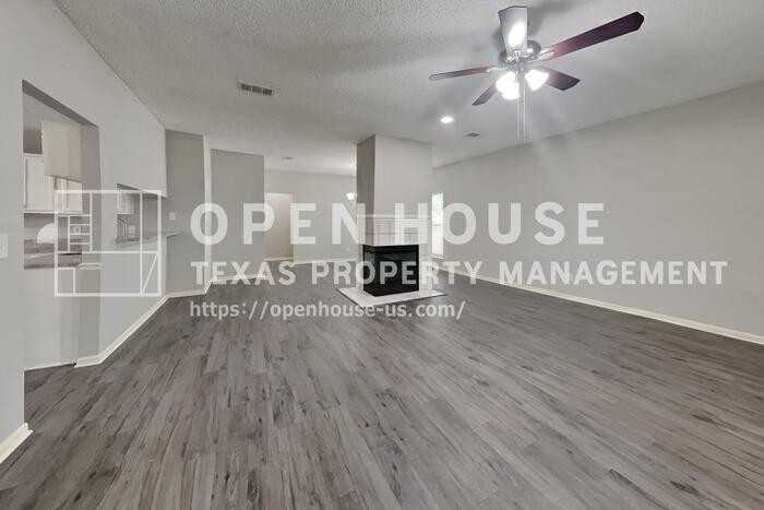 18138 Garden Manor Dr - Photo 4 of 20