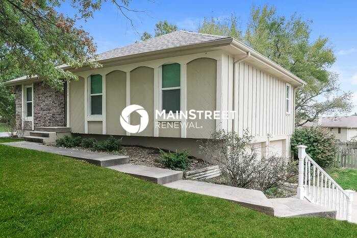 1523 Ne Westwind Dr - Photo 4 of 17