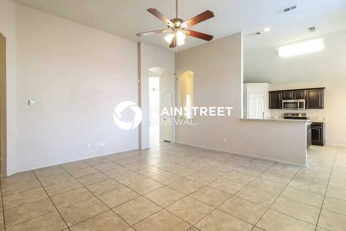 6503 Fairglen Dr - Photo 5 of 16