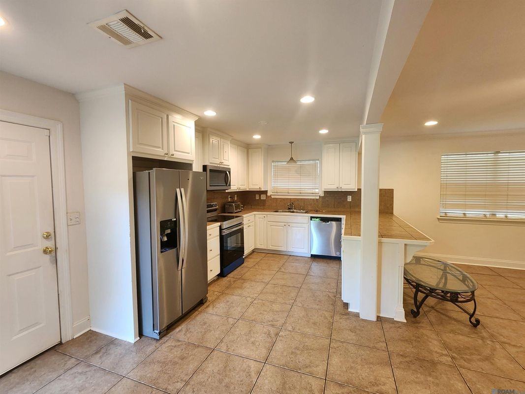 9238 Tasmania Ave - Photo 3 of 10