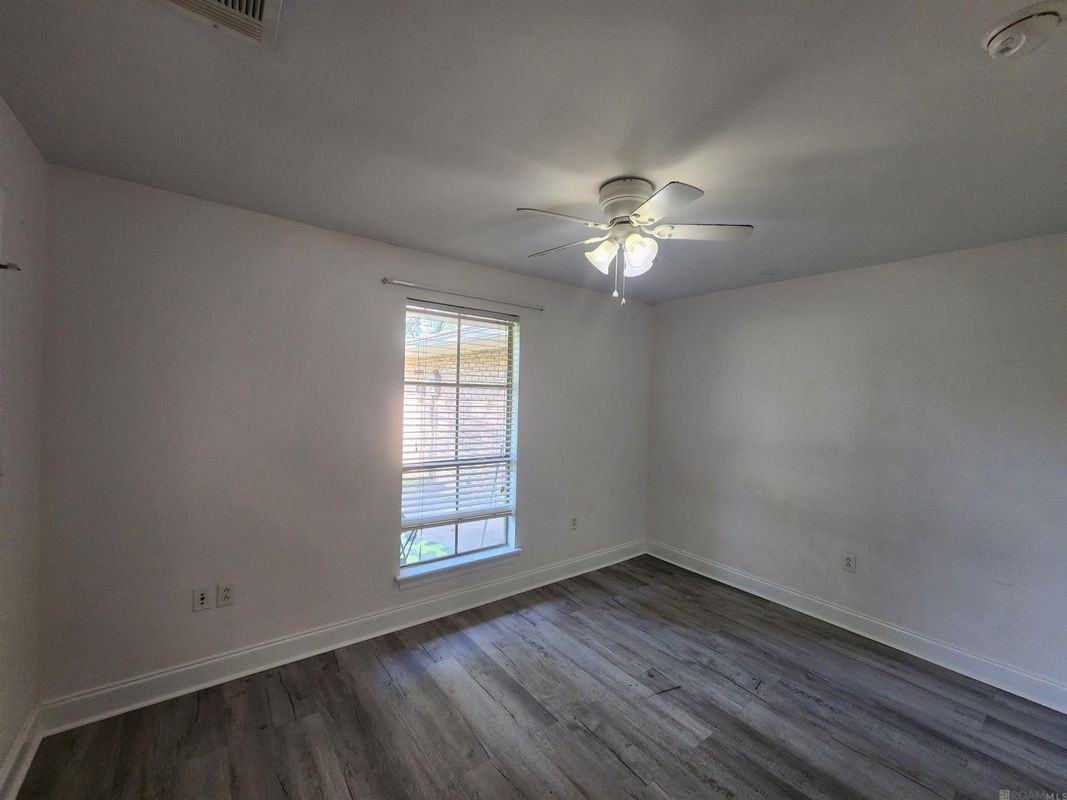 9238 Tasmania Ave - Photo 5 of 10