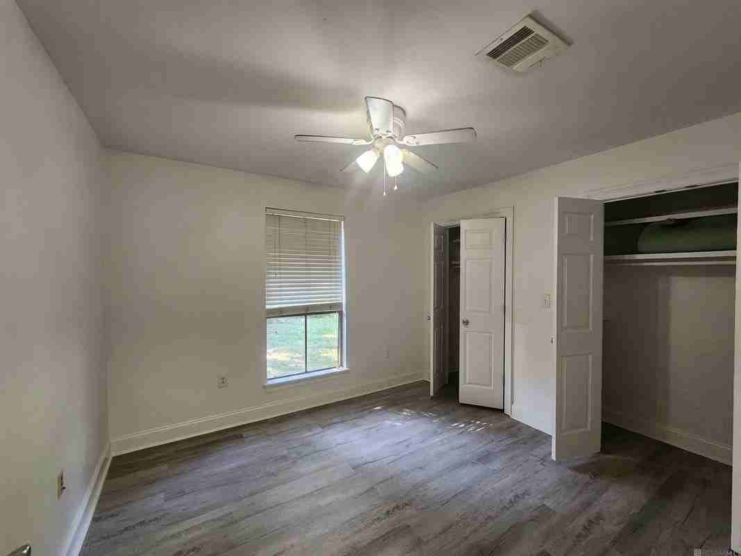 9238 Tasmania Ave - Photo 6 of 10