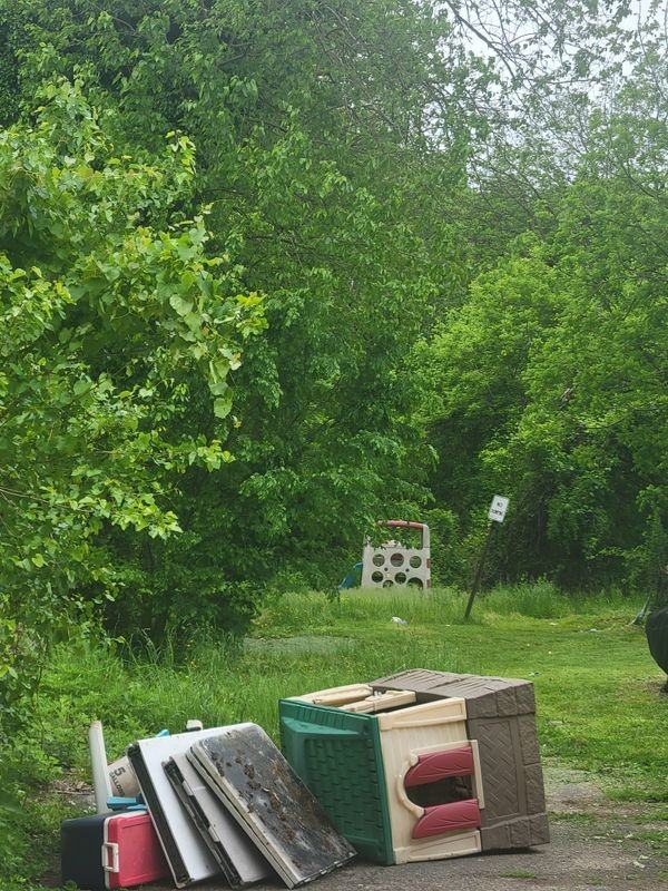 1022 Windsor Rd - Photo 4 of 5